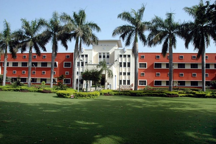 https://cache.careers360.mobi/media/colleges/social-media/media-gallery/11321/2020/12/22/Campus View of Government College for Girls Patiala_Campus-View.jpg